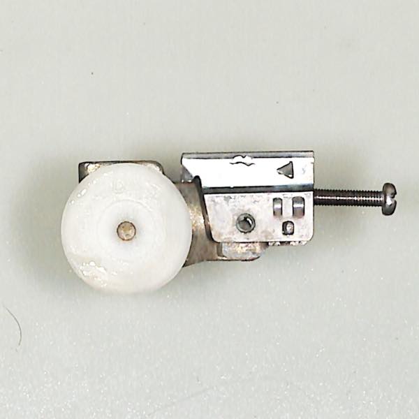 ビル用網戸　戸車　(R)　LC124R-Z　戸車径:22mm